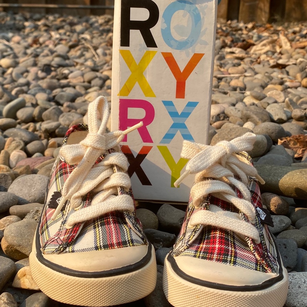Plaid Roxy Shoes Size 8 NWT